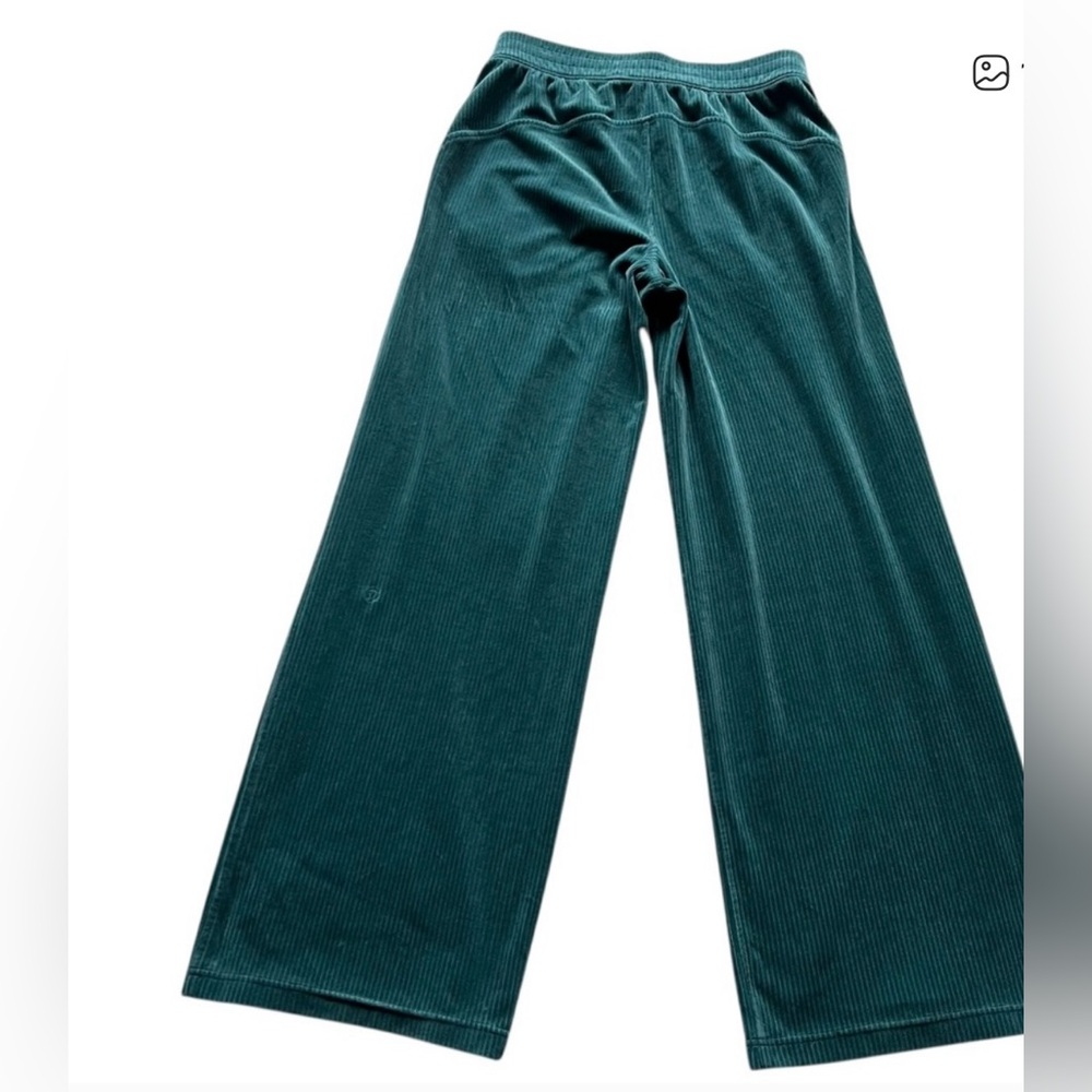 Lululemon Scuba Mid-Rise Wide-Leg Pant *Velvet Cord
Storm Teal Size 6 - Picture 11 of 14